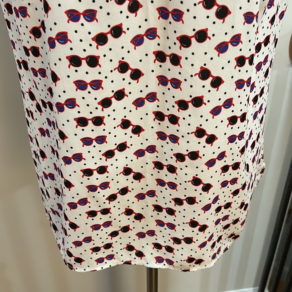 Sleeveless Sunglasses Print Top - Picture 4 of 11